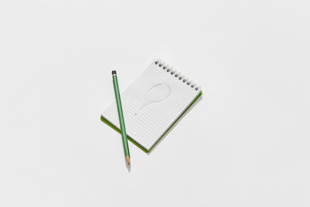 A question written at the top of a notebook page