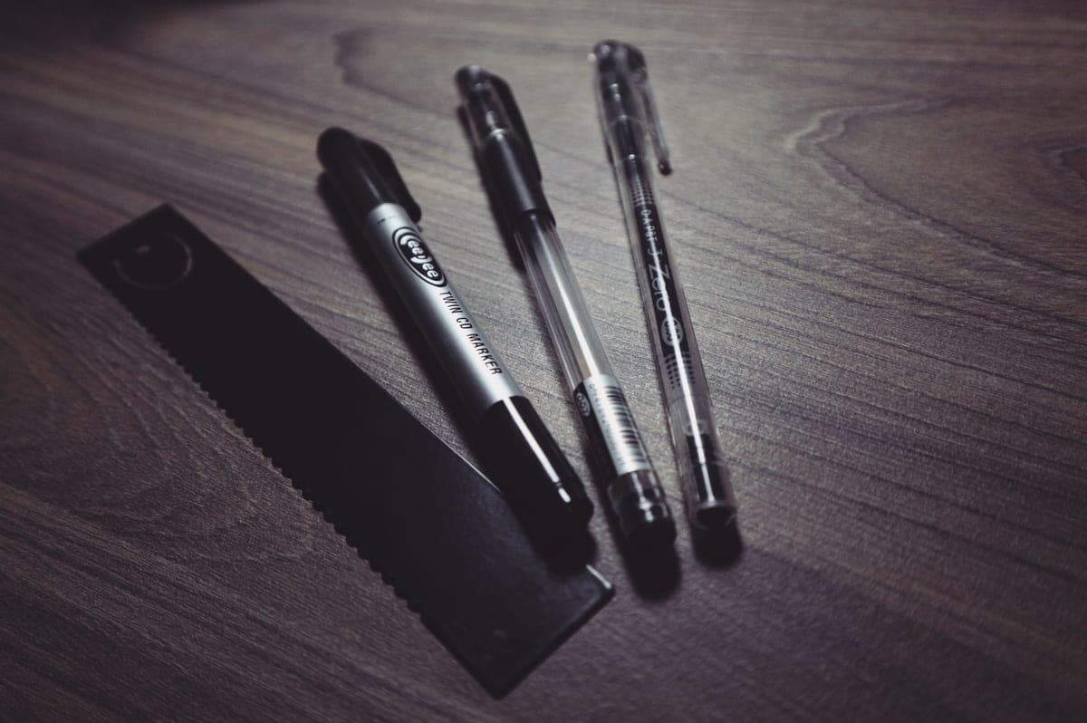 A transparent fountain pen barrel showing ink inside